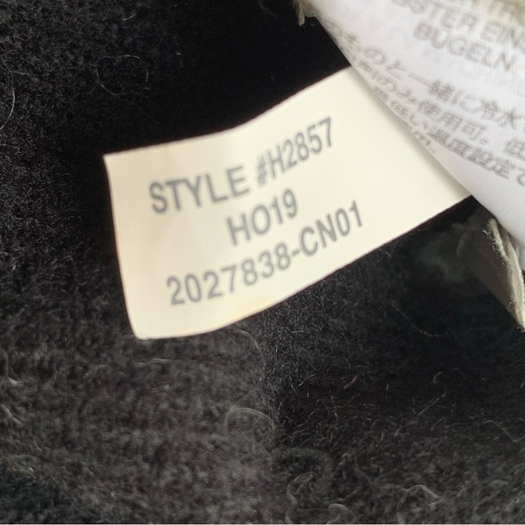 J Crew Oversized Black Ivory Plaid Cape Scarf w/ Arm Holes H2857 71" x 29" - Picture 4 of 5